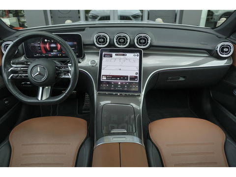 Mercedes-Benz C-Klasse C300 AMG 258pk Panoramadak Digital light Stoelventilatie Head-up 19" LMV Memory Night pakket