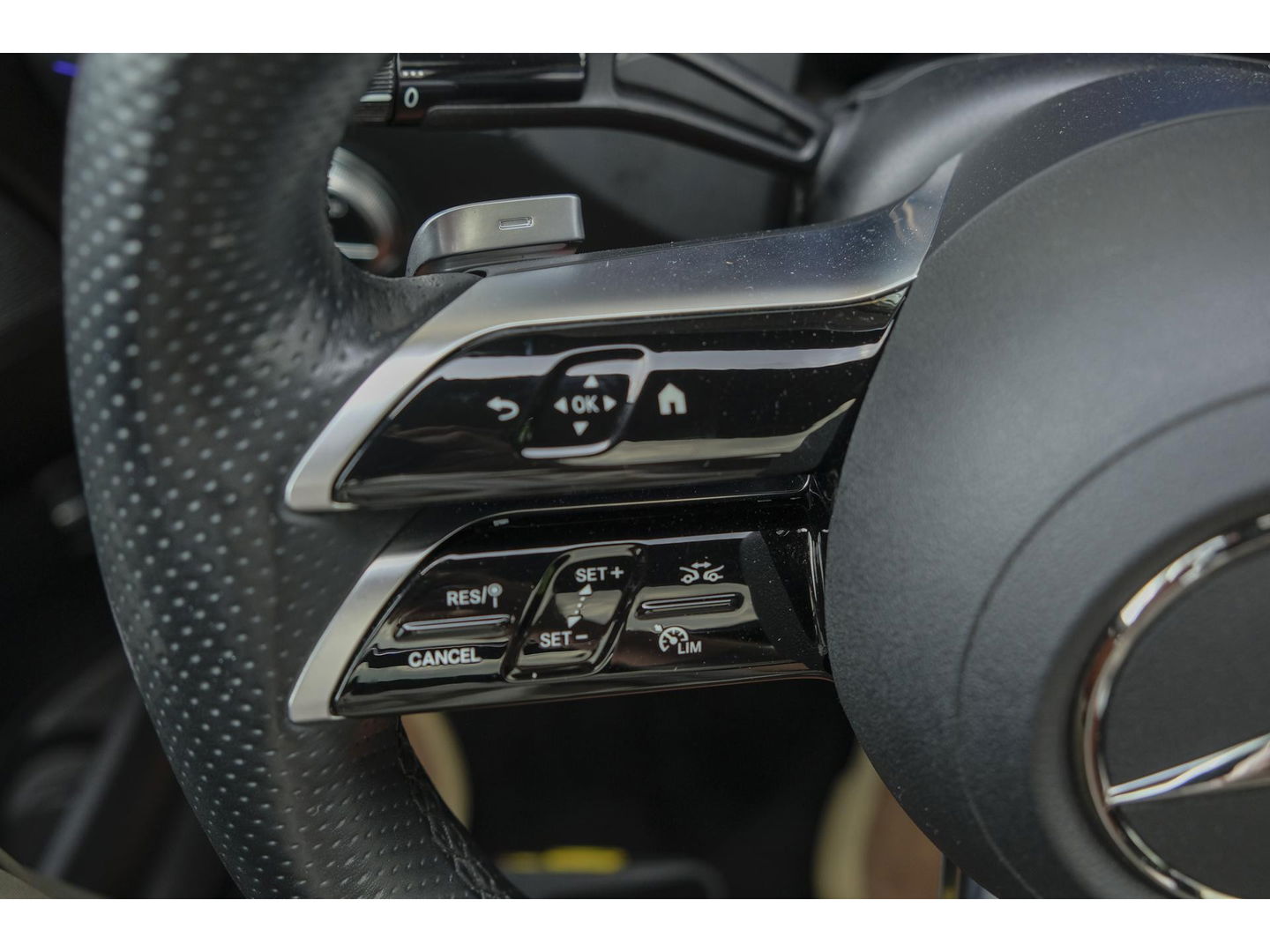 Mercedes-Benz C-Klasse C300 AMG 258pk Panoramadak Digital light Stoelventilatie Head-up 19" LMV Memory Night pakket