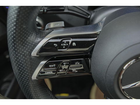 Mercedes-Benz C-Klasse C300 AMG 258pk Panoramadak Digital light Stoelventilatie Head-up 19" LMV Memory Night pakket