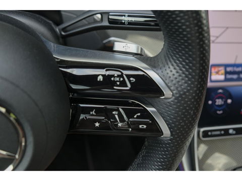 Mercedes-Benz C-Klasse C300 AMG 258pk Panoramadak Digital light Stoelventilatie Head-up 19" LMV Memory Night pakket