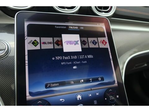 Mercedes-Benz C-Klasse C300 AMG 258pk Panoramadak Digital light Stoelventilatie Head-up 19" LMV Memory Night pakket