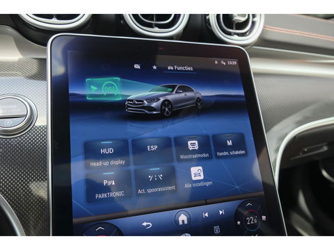 Mercedes-Benz C-Klasse C300 AMG 258pk Panoramadak Digital light Stoelventilatie Head-up 19" LMV Memory Night pakket