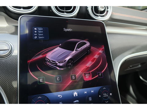 Mercedes-Benz C-Klasse C300 AMG 258pk Panoramadak Digital light Stoelventilatie Head-up 19" LMV Memory Night pakket