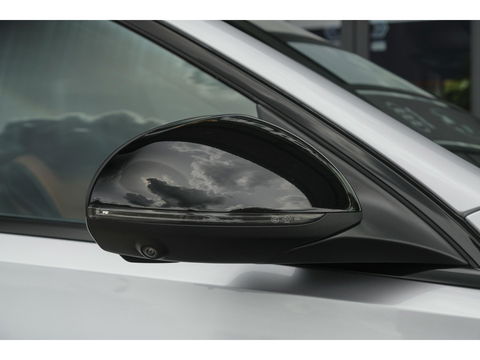 Mercedes-Benz C-Klasse C300 AMG 258pk Panoramadak Digital light Stoelventilatie Head-up 19" LMV Memory Night pakket