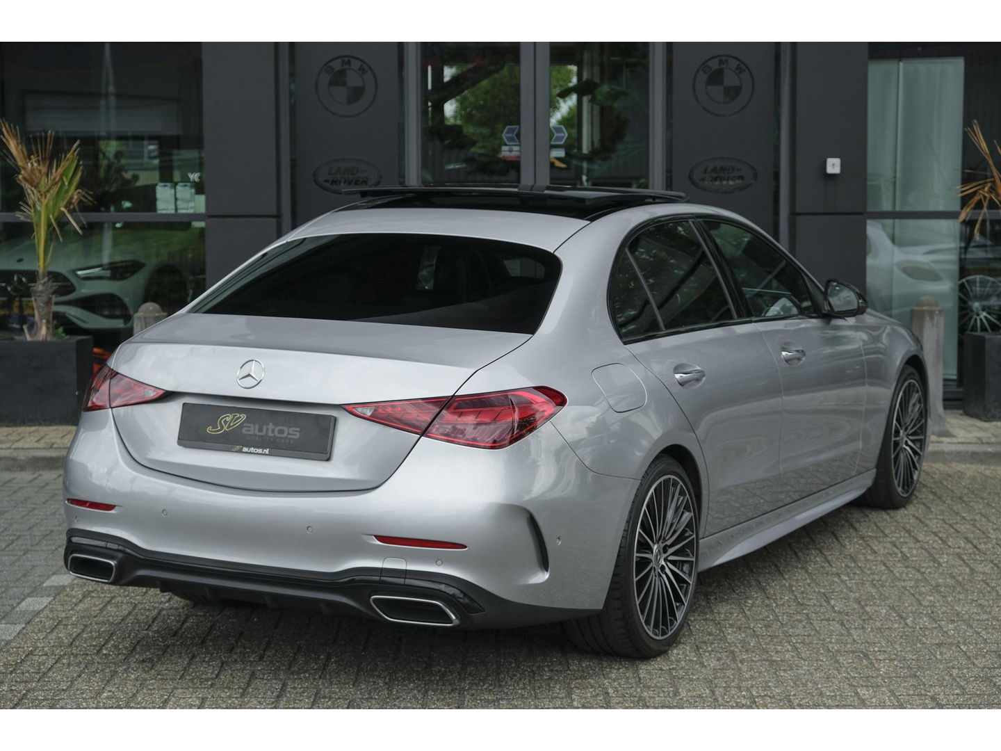 Mercedes-Benz C-Klasse C300 AMG 258pk Panoramadak Digital light Stoelventilatie Head-up 19" LMV Memory Night pakket