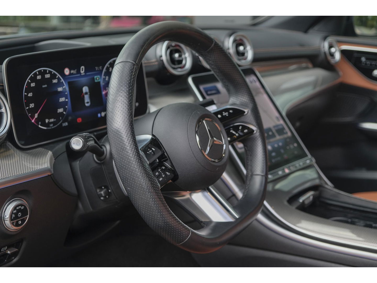 Mercedes-Benz C-Klasse C300 AMG 258pk Panoramadak Digital light Stoelventilatie Head-up 19" LMV Memory Night pakket