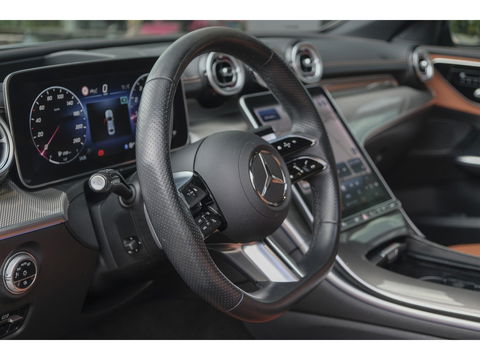 Mercedes-Benz C-Klasse C300 AMG 258pk Panoramadak Digital light Stoelventilatie Head-up 19" LMV Memory Night pakket