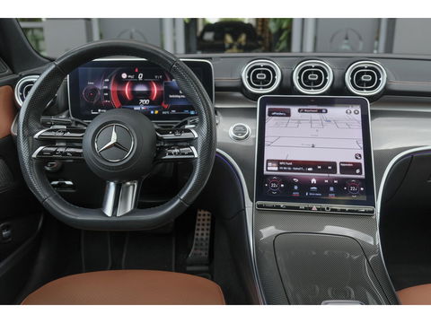 Mercedes-Benz C-Klasse C300 AMG 258pk Panoramadak Digital light Stoelventilatie Head-up 19" LMV Memory Night pakket