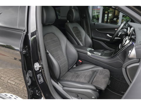 Mercedes-Benz GLC Coupé GLC300e AMG 320pk 4MATIC Schuifdak Burmester Camera MBUX Trekhaak elektrisch 20" LMV