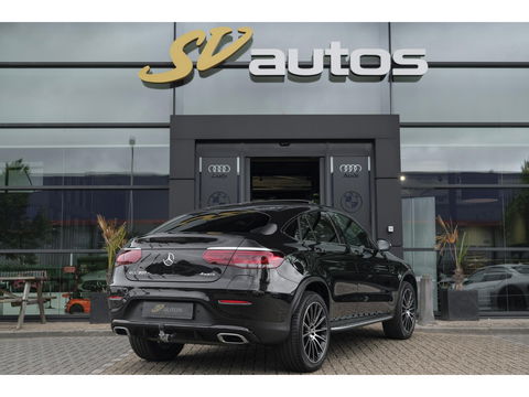 Mercedes-Benz GLC Coupé GLC300e AMG 320pk 4MATIC Schuifdak Burmester Camera MBUX Trekhaak elektrisch 20" LMV