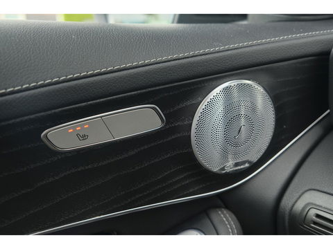 Mercedes-Benz GLC Coupé GLC300e AMG 320pk 4MATIC Schuifdak Burmester Camera MBUX Trekhaak elektrisch 20" LMV