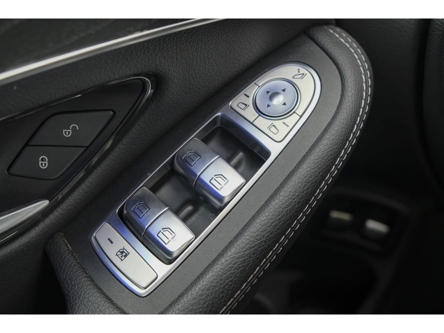 Mercedes-Benz GLC Coupé GLC300e AMG 320pk 4MATIC Schuifdak Burmester Camera MBUX Trekhaak elektrisch 20" LMV