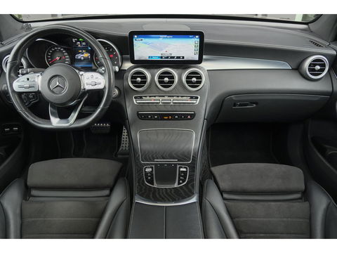 Mercedes-Benz GLC Coupé GLC300e AMG 320pk 4MATIC Schuifdak Burmester Camera MBUX Trekhaak elektrisch 20" LMV
