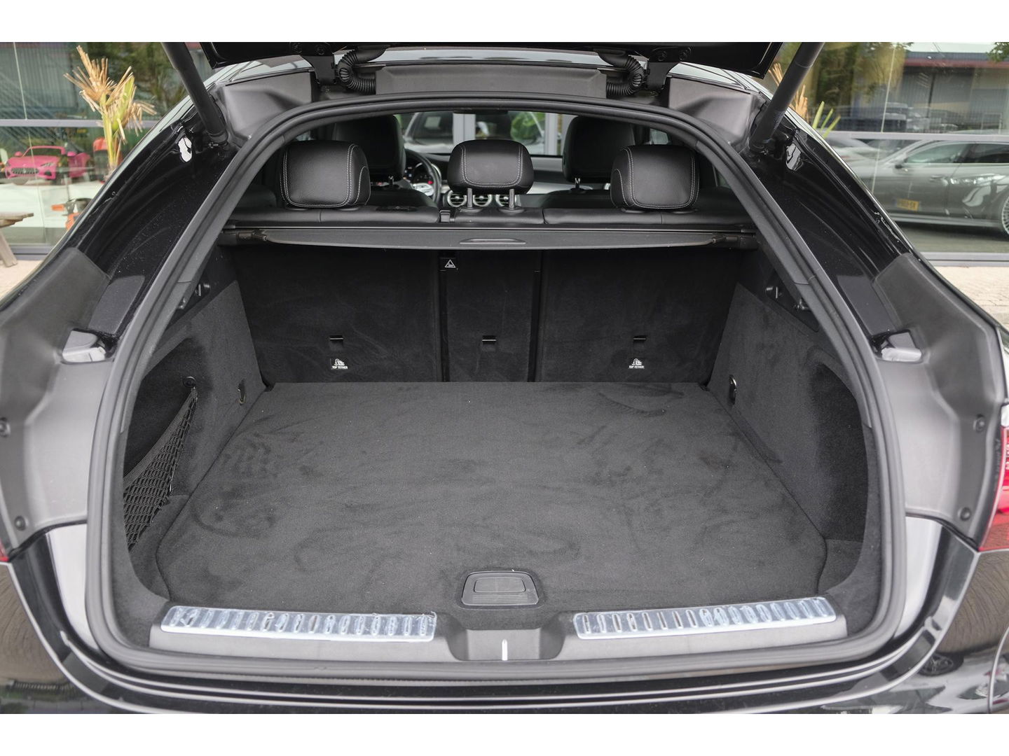 Mercedes-Benz GLC Coupé GLC300e AMG 320pk 4MATIC Schuifdak Burmester Camera MBUX Trekhaak elektrisch 20" LMV