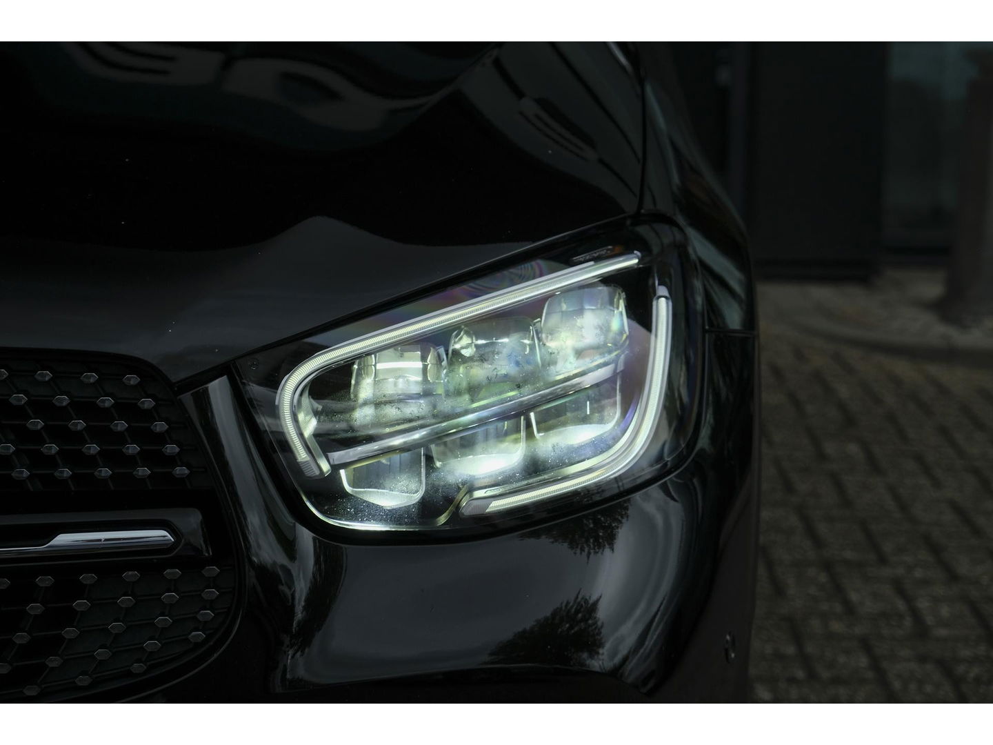 Mercedes-Benz GLC Coupé GLC300e AMG 320pk 4MATIC Schuifdak Burmester Camera MBUX Trekhaak elektrisch 20" LMV