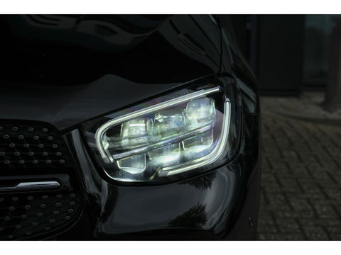 Mercedes-Benz GLC Coupé GLC300e AMG 320pk 4MATIC Schuifdak Burmester Camera MBUX Trekhaak elektrisch 20" LMV