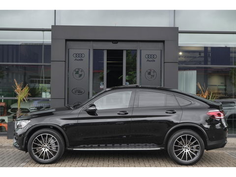 Mercedes-Benz GLC Coupé GLC300e AMG 320pk 4MATIC Schuifdak Burmester Camera MBUX Trekhaak elektrisch 20" LMV