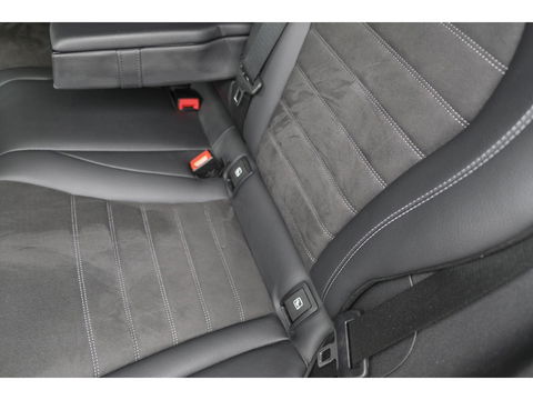 Mercedes-Benz GLC Coupé GLC300e AMG 320pk 4MATIC Schuifdak Burmester Camera MBUX Trekhaak elektrisch 20" LMV