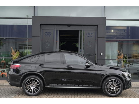 Mercedes-Benz GLC Coupé GLC300e AMG 320pk 4MATIC Schuifdak Burmester Camera MBUX Trekhaak elektrisch 20" LMV