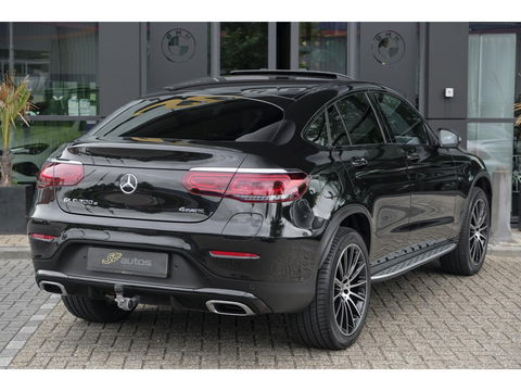 Mercedes-Benz GLC Coupé GLC300e AMG 320pk 4MATIC Schuifdak Burmester Camera MBUX Trekhaak elektrisch 20" LMV