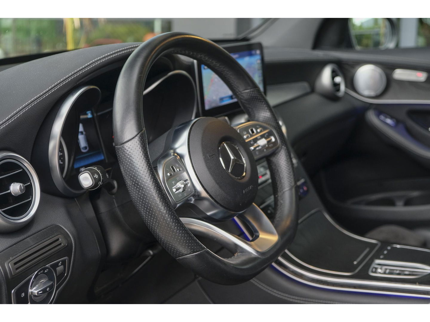 Mercedes-Benz GLC Coupé GLC300e AMG 320pk 4MATIC Schuifdak Burmester Camera MBUX Trekhaak elektrisch 20" LMV