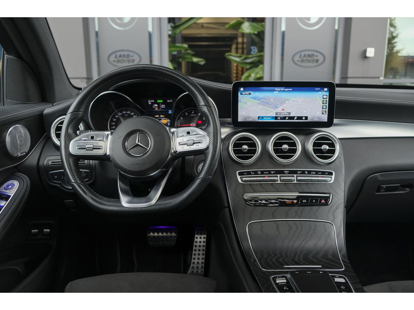 Mercedes-Benz GLC Coupé GLC300e AMG 320pk 4MATIC Schuifdak Burmester Camera MBUX Trekhaak elektrisch 20" LMV