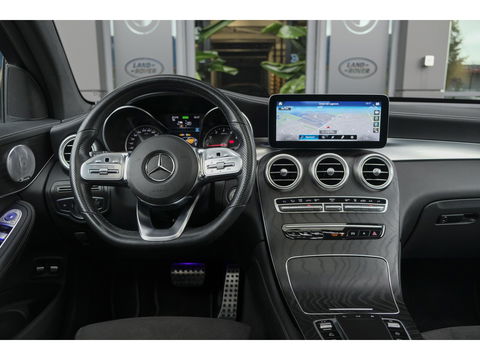 Mercedes-Benz GLC Coupé GLC300e AMG 320pk 4MATIC Schuifdak Burmester Camera MBUX Trekhaak elektrisch 20" LMV