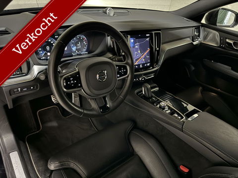 Volvo V60 2.0 T8 Recharge AWD R-Design B&W 360° Pano HUD Trekh. NAP