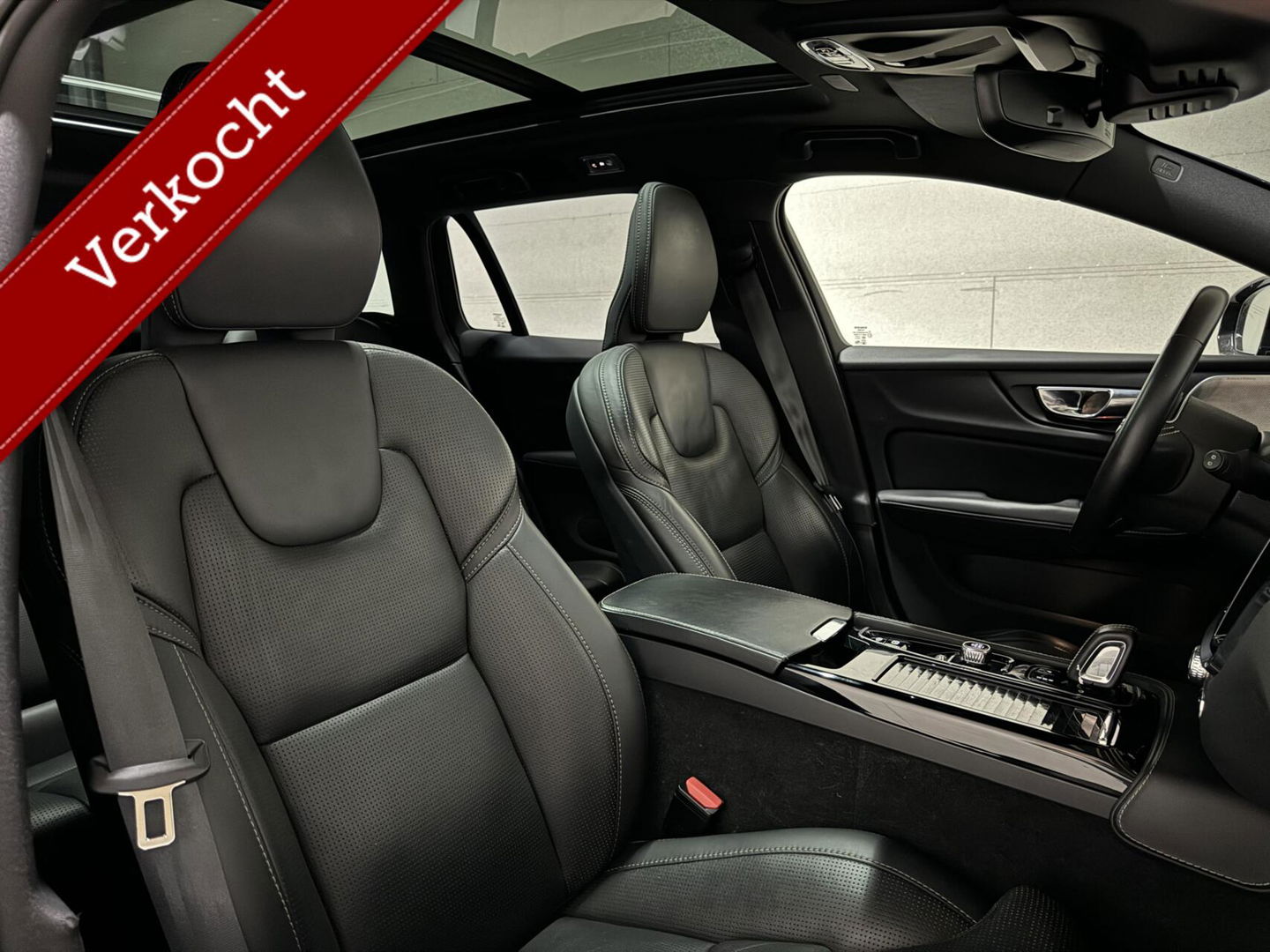 Volvo V60 2.0 T8 Recharge AWD R-Design B&W 360° Pano HUD Trekh. NAP
