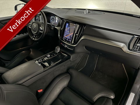 Volvo V60 2.0 T8 Recharge AWD R-Design B&W 360° Pano HUD Trekh. NAP