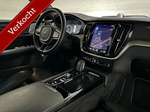 Volvo V60 2.0 T8 Recharge AWD R-Design B&W 360° Pano HUD Trekh. NAP