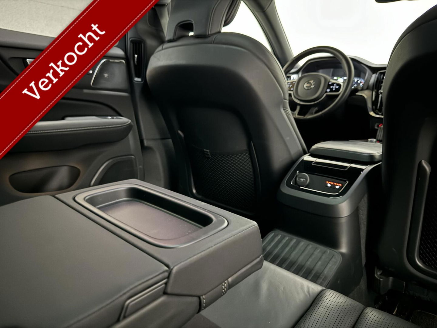 Volvo V60 2.0 T8 Recharge AWD R-Design B&W 360° Pano HUD Trekh. NAP