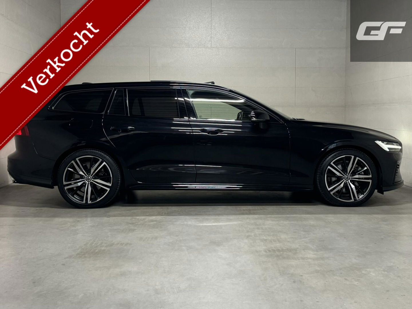 Volvo V60 2.0 T8 Recharge AWD R-Design B&W 360° Pano HUD Trekh. NAP