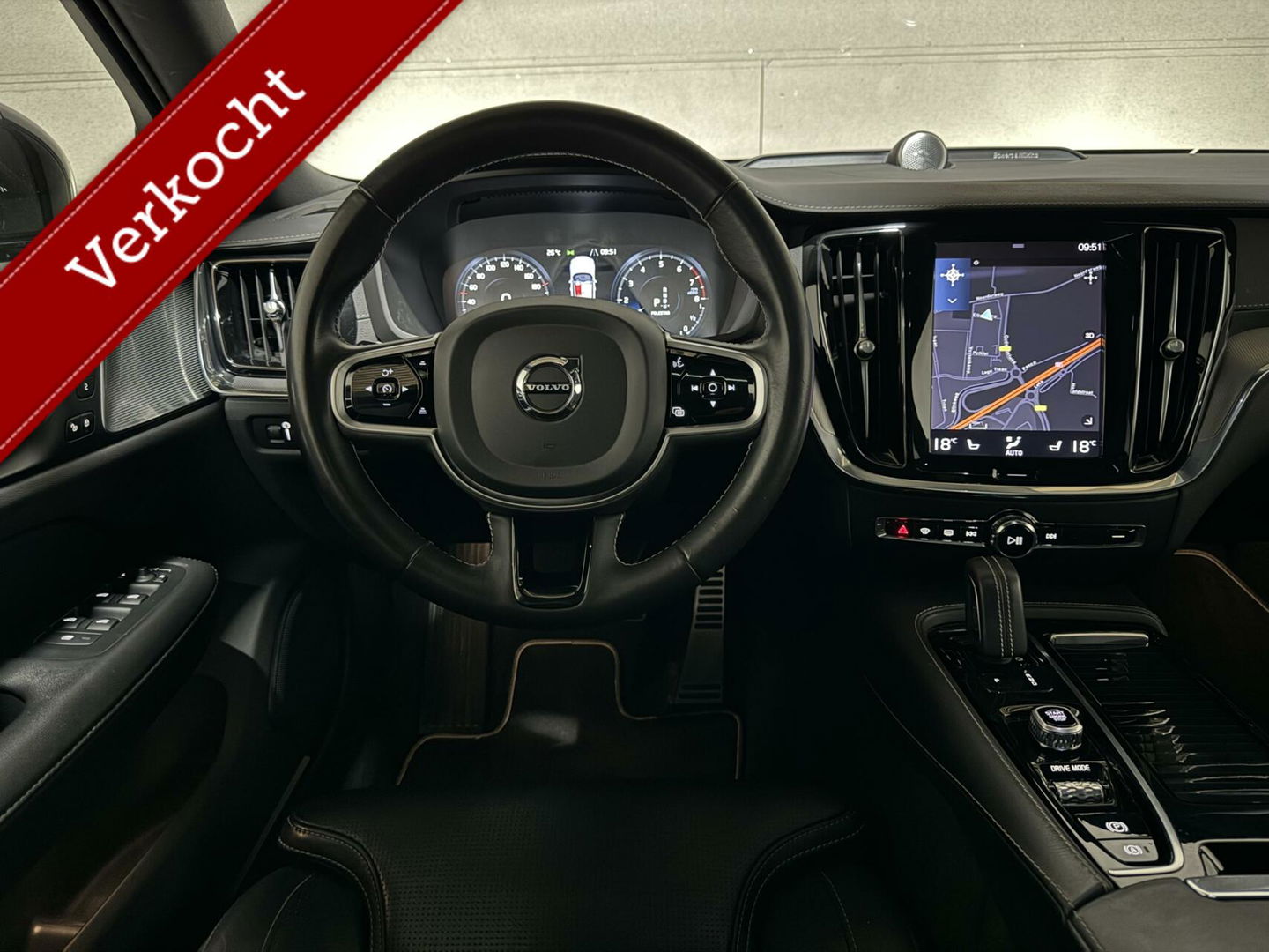 Volvo V60 2.0 T8 Recharge AWD R-Design B&W 360° Pano HUD Trekh. NAP