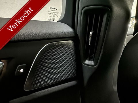 Volvo V60 2.0 T8 Recharge AWD R-Design B&W 360° Pano HUD Trekh. NAP