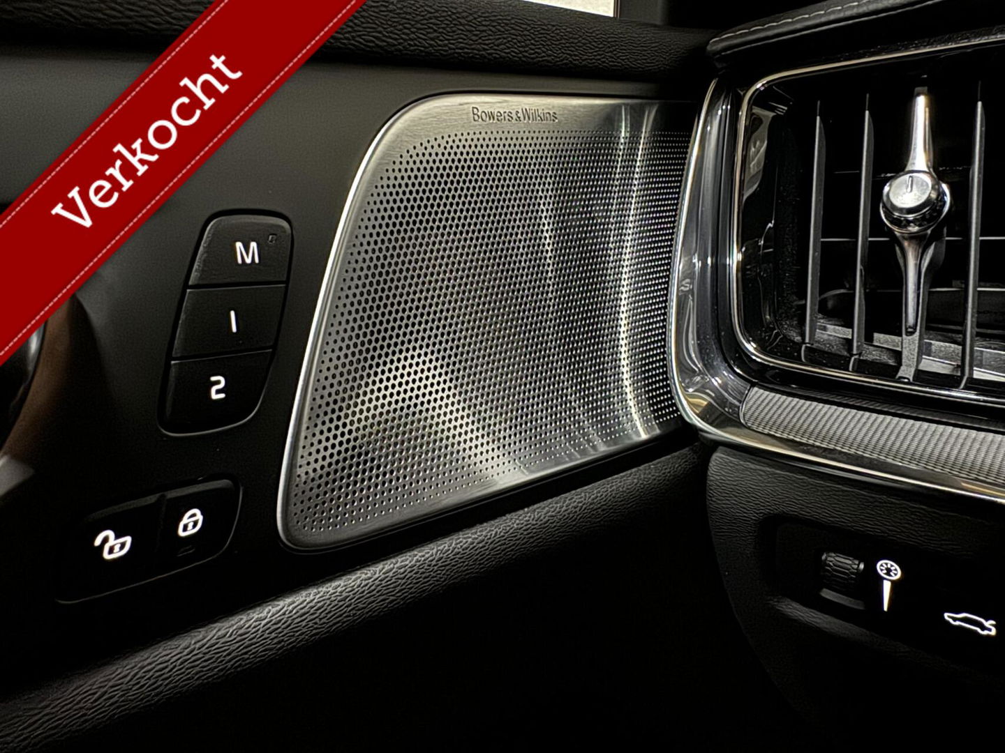 Volvo V60 2.0 T8 Recharge AWD R-Design B&W 360° Pano HUD Trekh. NAP