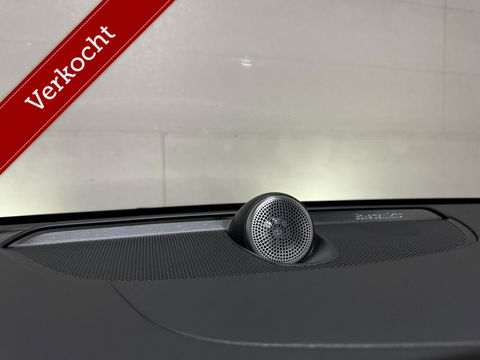 Volvo V60 2.0 T8 Recharge AWD R-Design B&W 360° Pano HUD Trekh. NAP