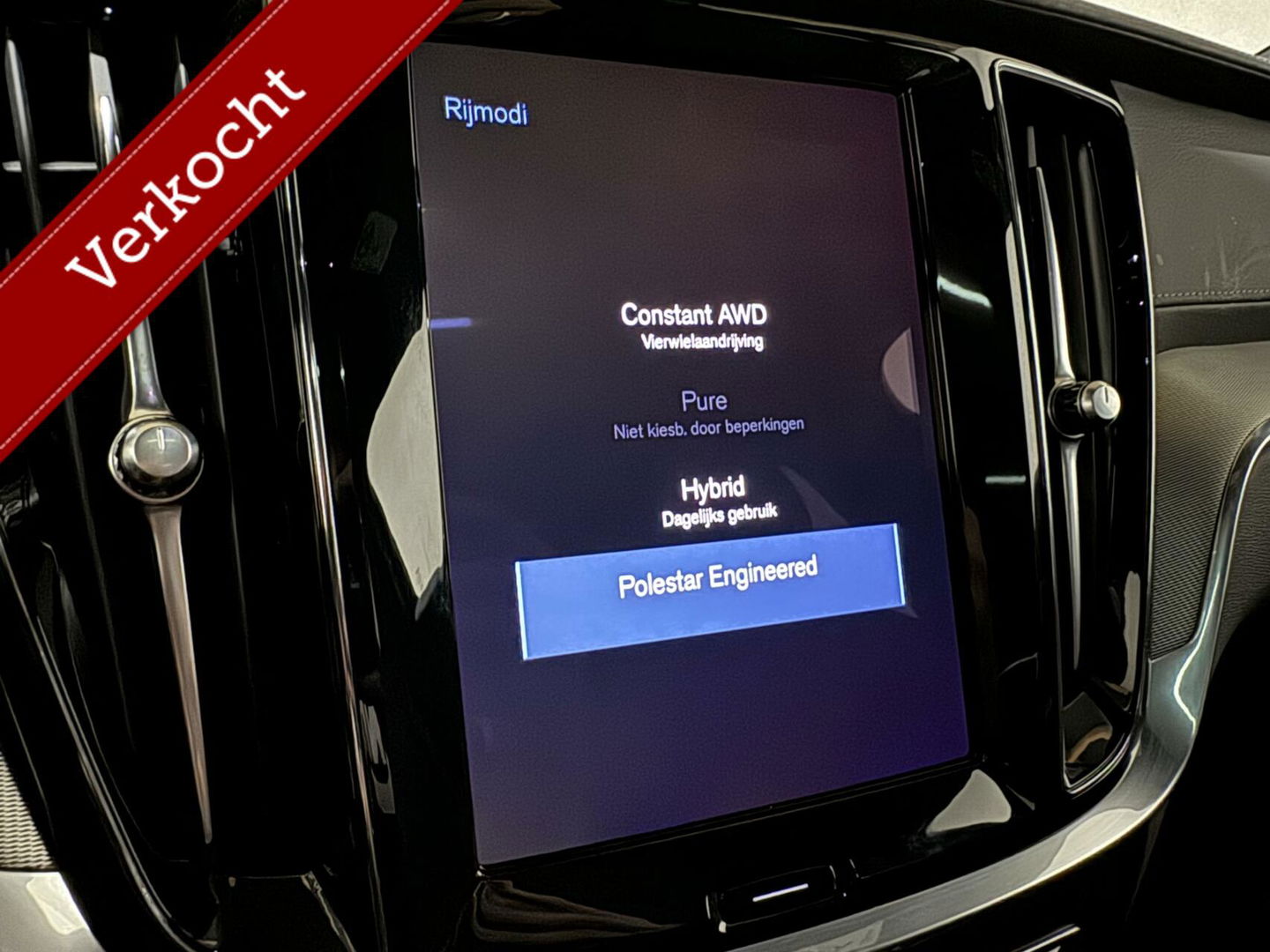 Volvo V60 2.0 T8 Recharge AWD R-Design B&W 360° Pano HUD Trekh. NAP