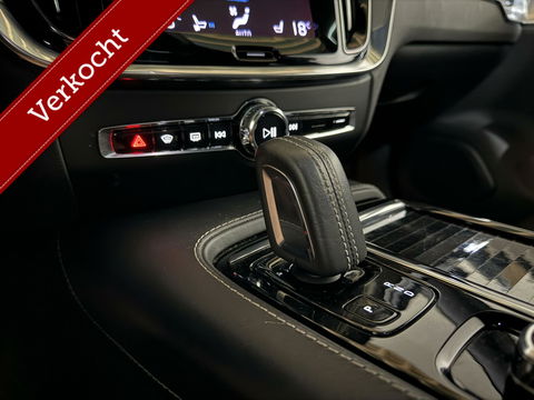 Volvo V60 2.0 T8 Recharge AWD R-Design B&W 360° Pano HUD Trekh. NAP