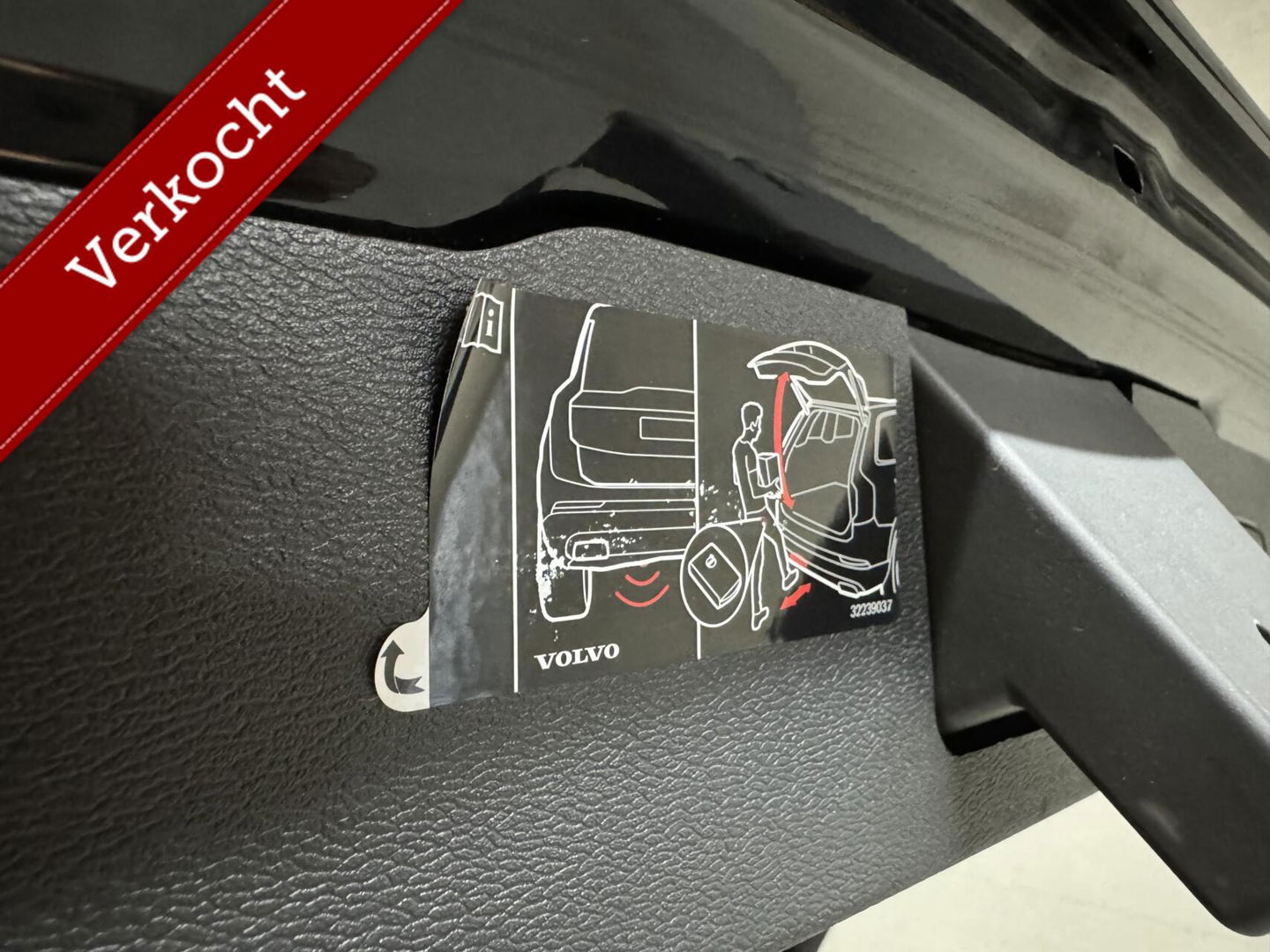 Volvo V60 2.0 T8 Recharge AWD R-Design B&W 360° Pano HUD Trekh. NAP
