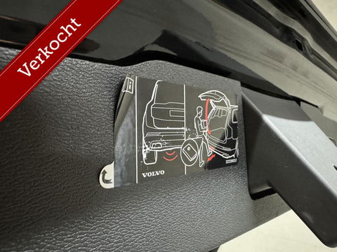 Volvo V60 2.0 T8 Recharge AWD R-Design B&W 360° Pano HUD Trekh. NAP