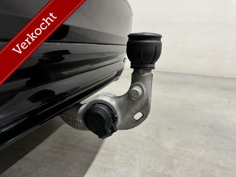 Volvo V60 2.0 T8 Recharge AWD R-Design B&W 360° Pano HUD Trekh. NAP