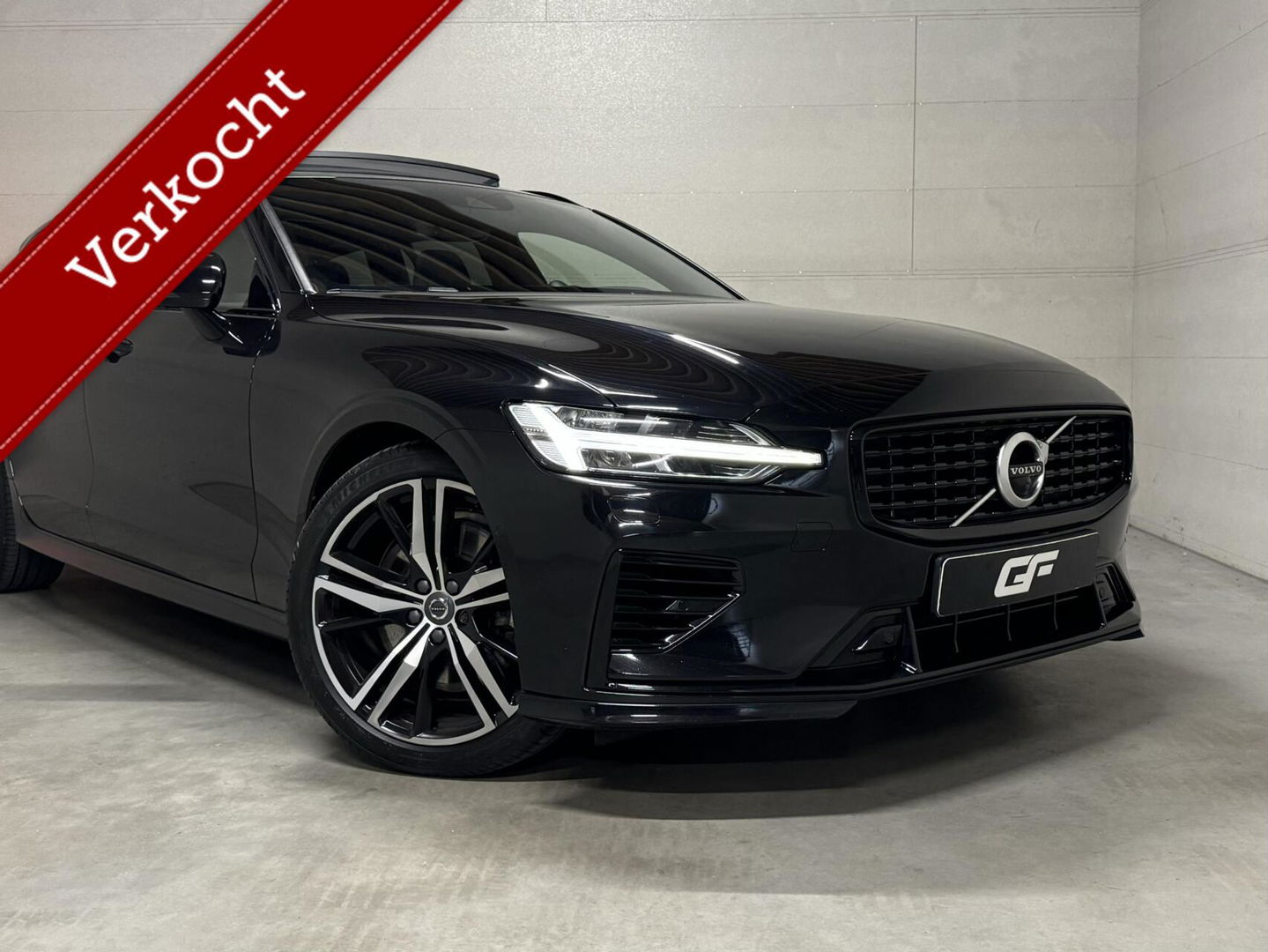Volvo V60 2.0 T8 Recharge AWD R-Design B&W 360° Pano HUD Trekh. NAP