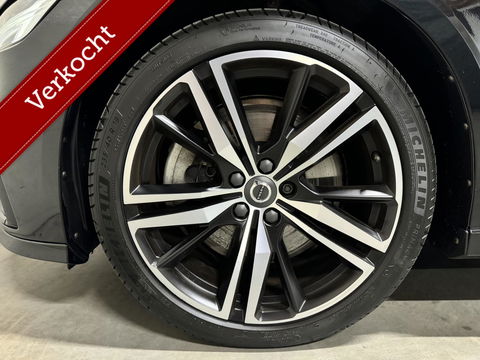 Volvo V60 2.0 T8 Recharge AWD R-Design B&W 360° Pano HUD Trekh. NAP