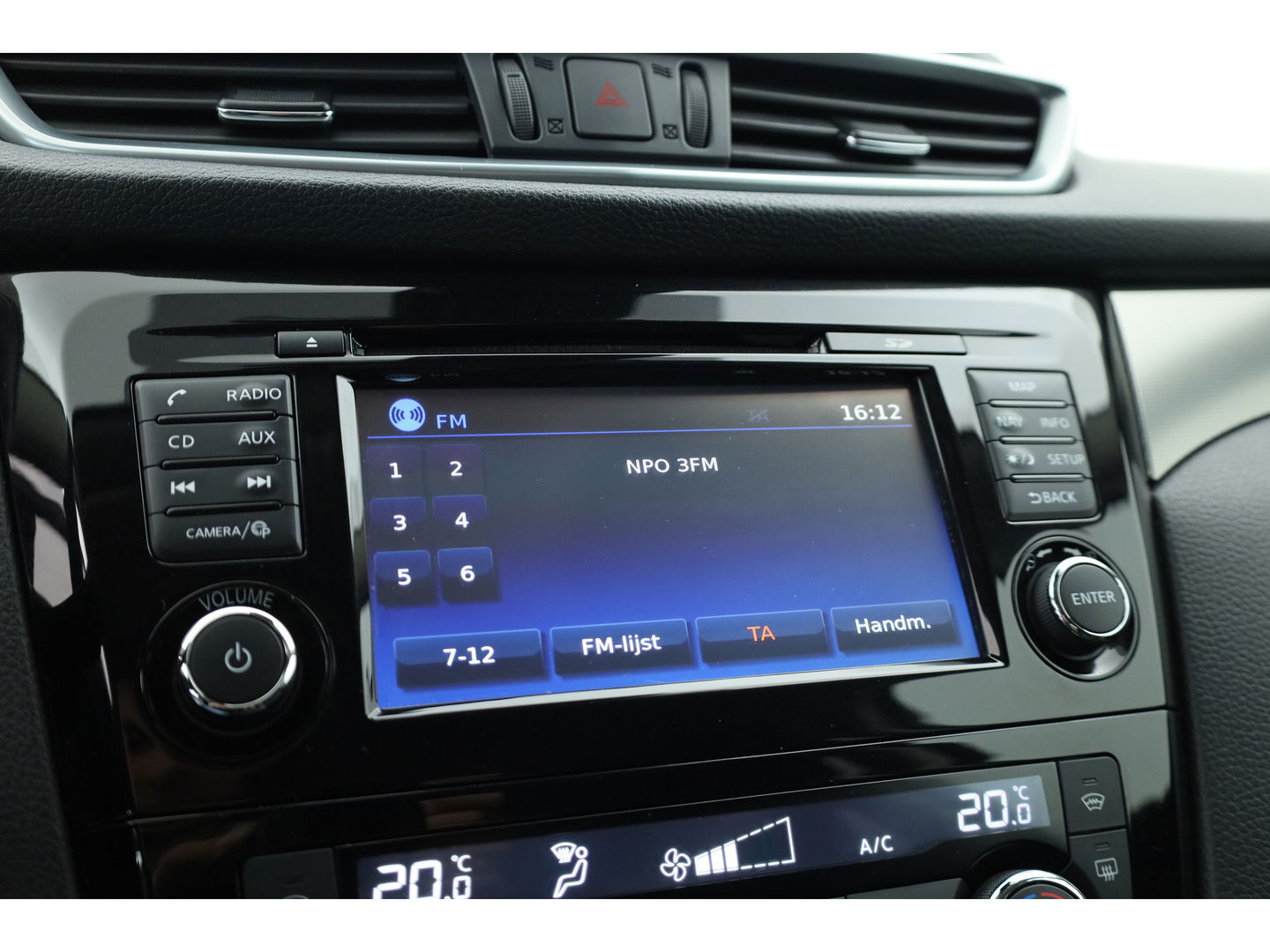 Nissan QASHQAI 1.2 N-Connecta | Navi | Cruise | Stoelverw. | Camera | 360 Cam | Trekhaak