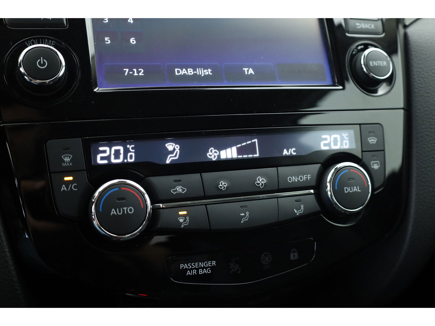 Nissan QASHQAI 1.2 N-Connecta | Navi | Cruise | Stoelverw. | Camera | 360 Cam | Trekhaak