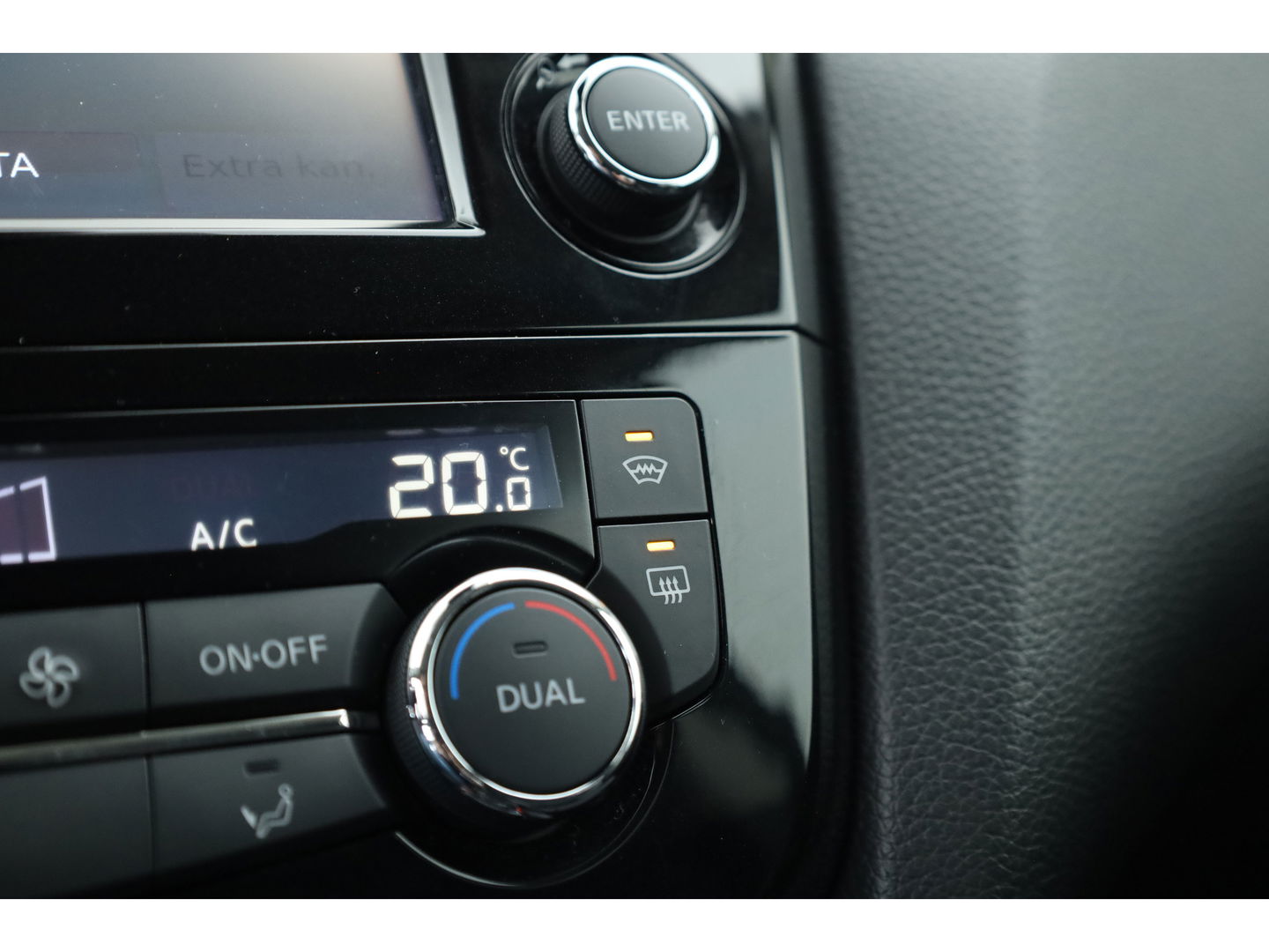 Nissan QASHQAI 1.2 N-Connecta | Navi | Cruise | Stoelverw. | Camera | 360 Cam | Trekhaak