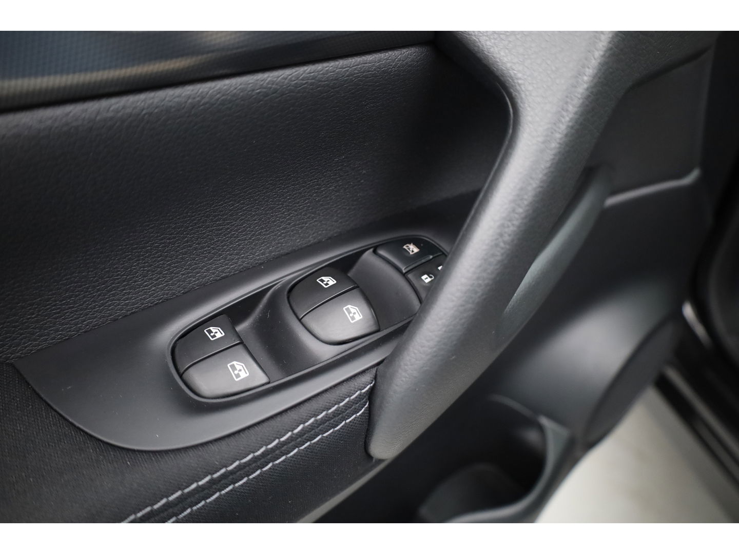 Nissan QASHQAI 1.2 N-Connecta | Navi | Cruise | Stoelverw. | Camera | 360 Cam | Trekhaak