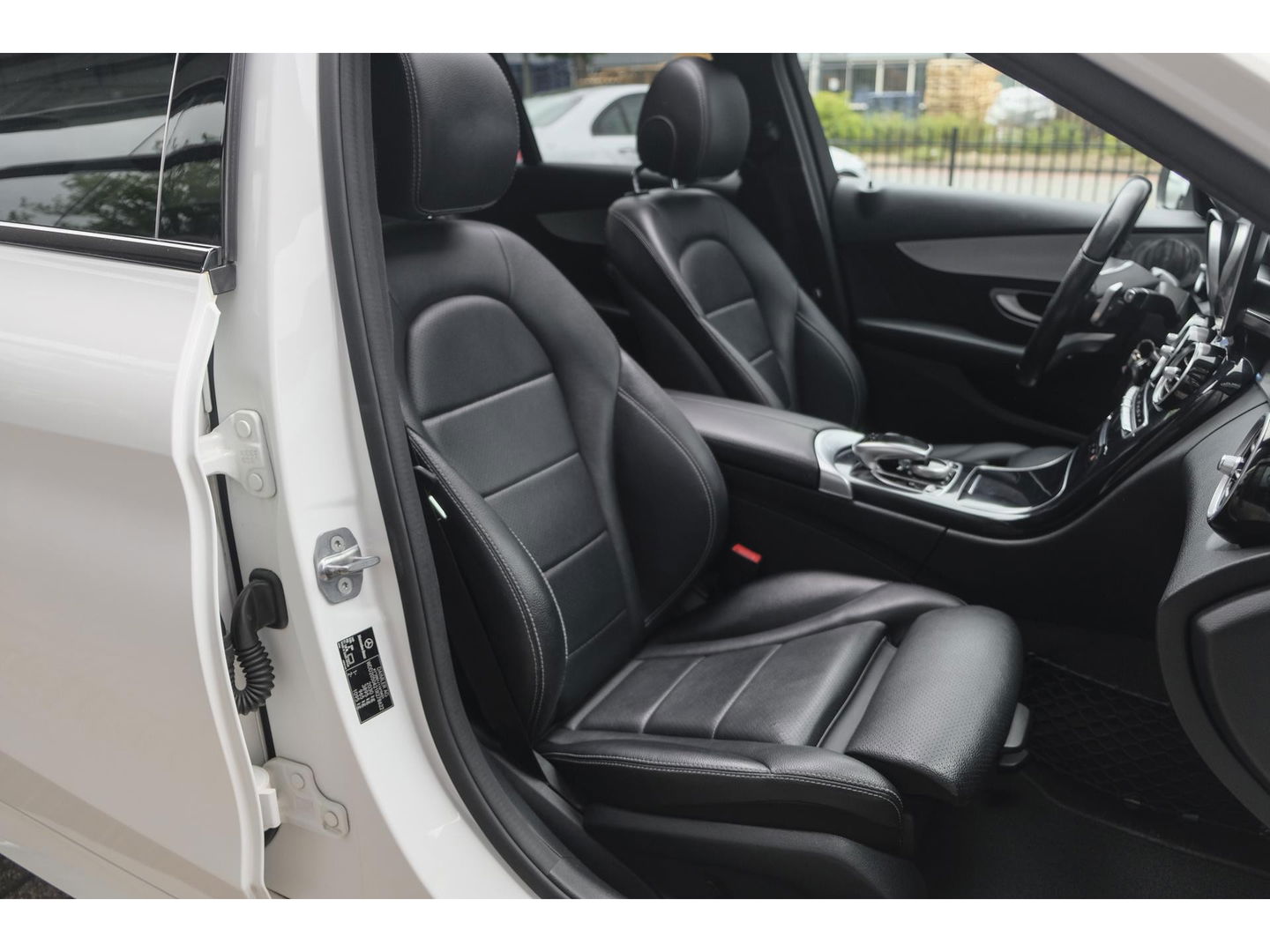 Mercedes-Benz C-Klasse C200 AMG 184pk Panoramadak Burmester Night pakket 19" LMV Command Full led