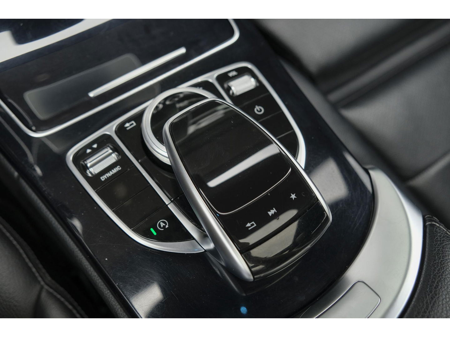 Mercedes-Benz C-Klasse C200 AMG 184pk Panoramadak Burmester Night pakket 19" LMV Command Full led